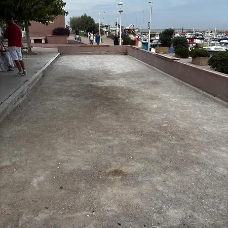 T2 Refait A Neuf A 50m De La Moure Rouge,climatise, Parking Apartament