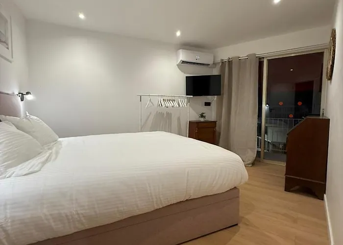 T2 Refait A Neuf A 50m De La Moure Rouge *